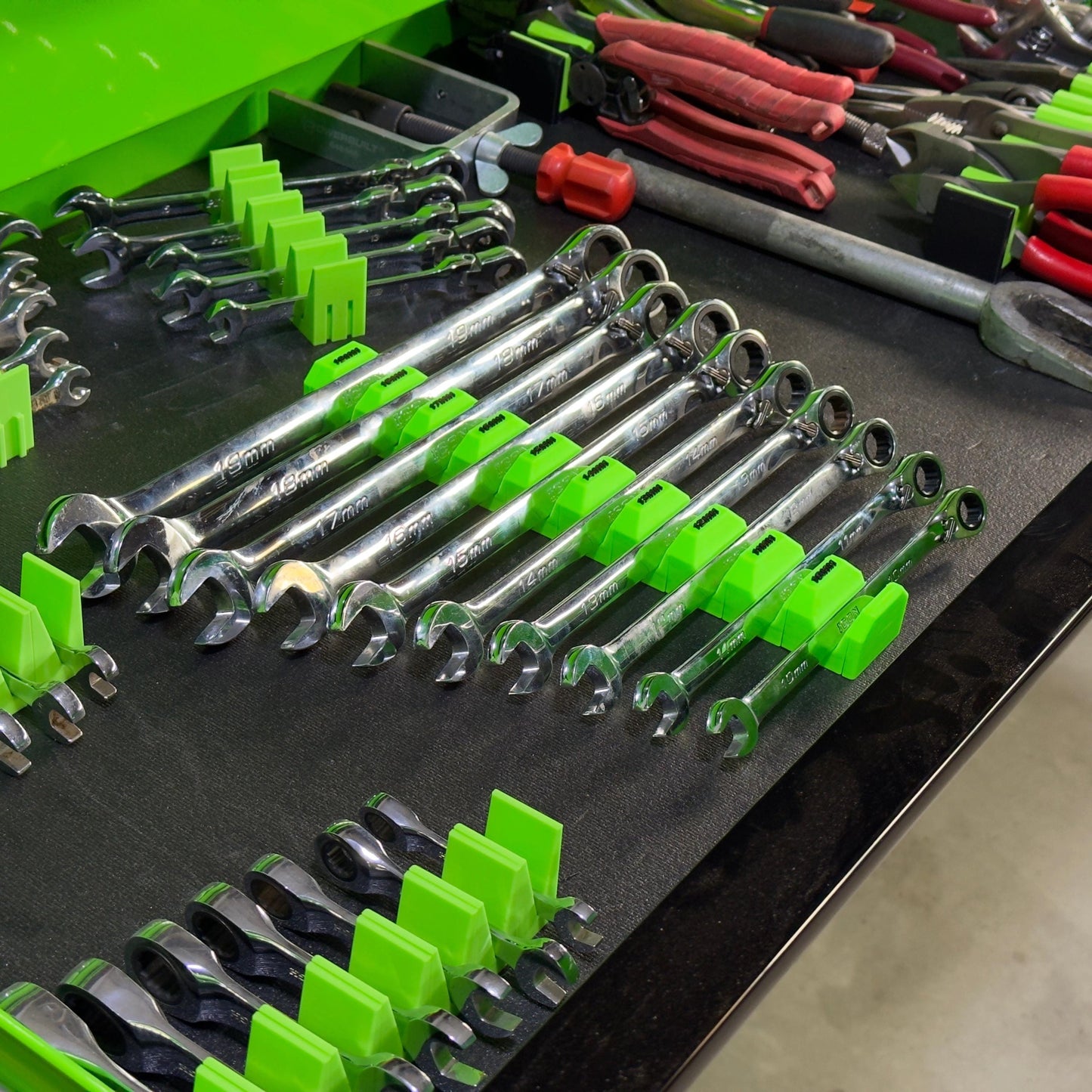 Labeled Wrench Holder – Modular Magnetic Wrench Organizer for Toolboxes