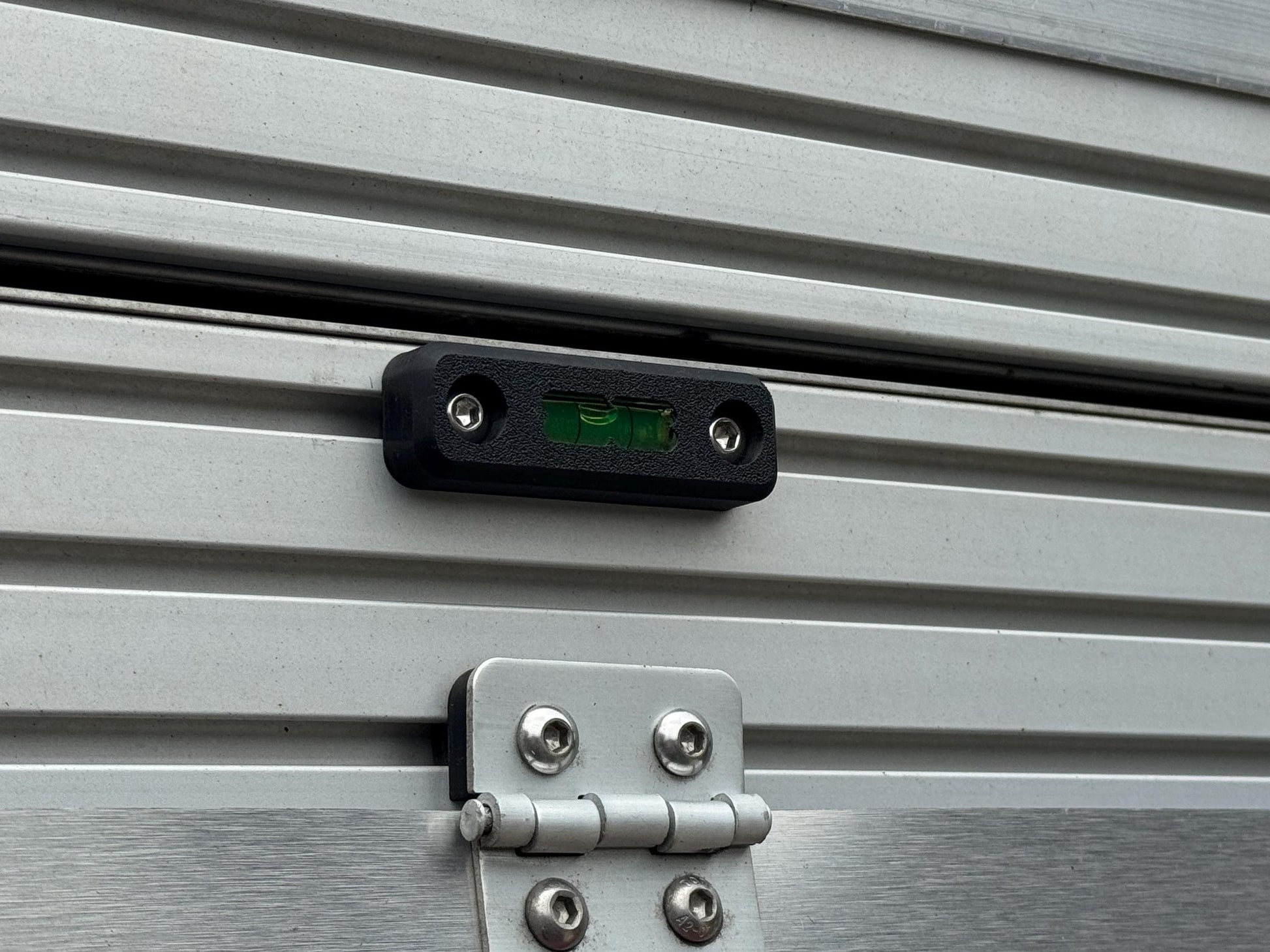 Universal Rooftop Tent / Camper Level Kit – T-Slot Roof Rack and 80/20 Rail Bubble Levels